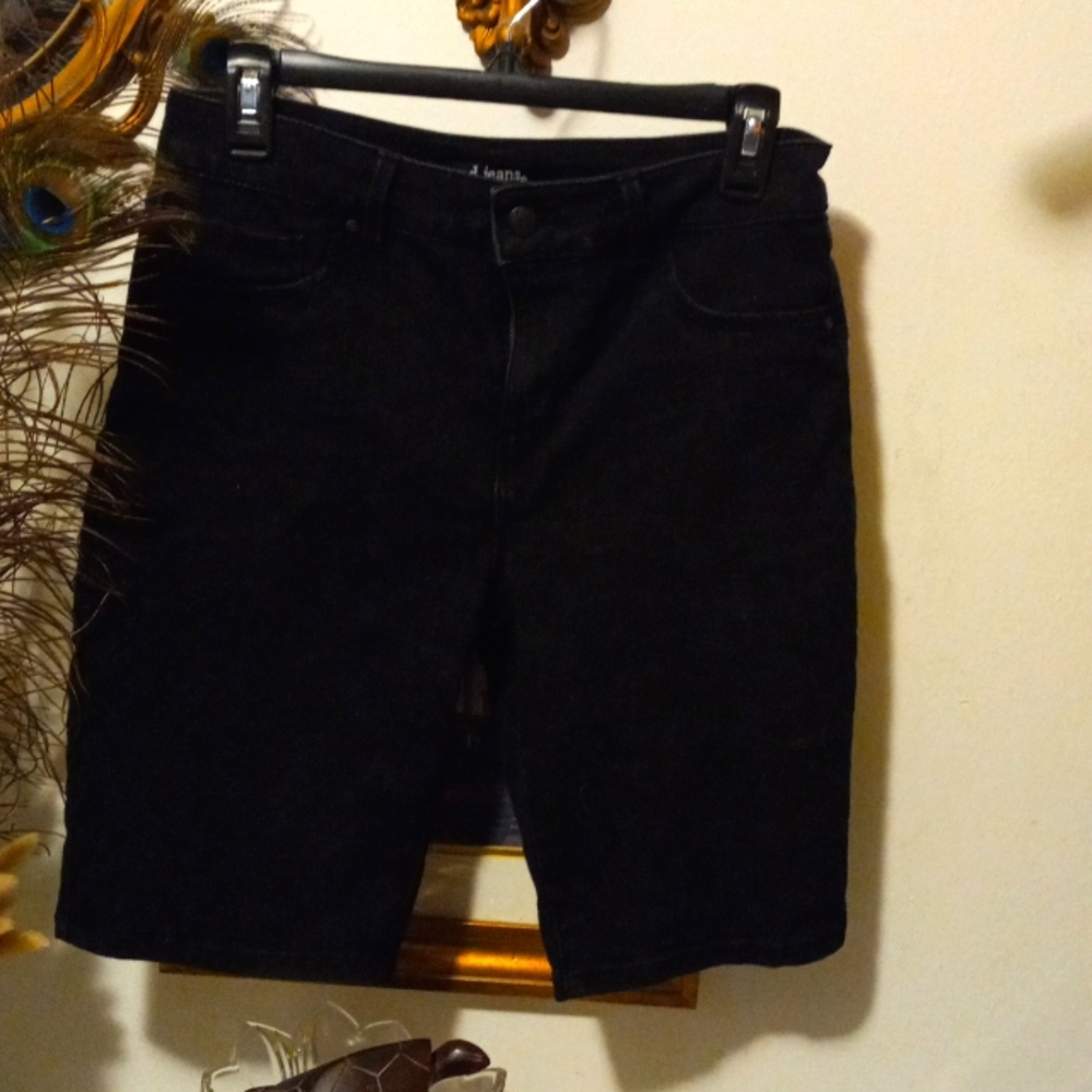 Shorts - Picture 1 of 4